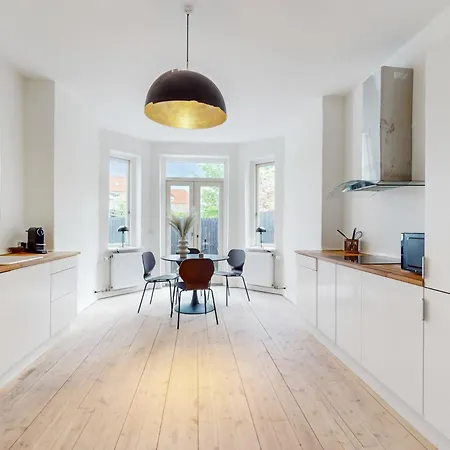 Moderne 2br Lejlighed Med Gratis Gade Parkering Apartament *