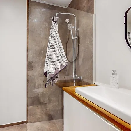 Moderne 2br Lejlighed Med Gratis Gade Parkering Apartament *